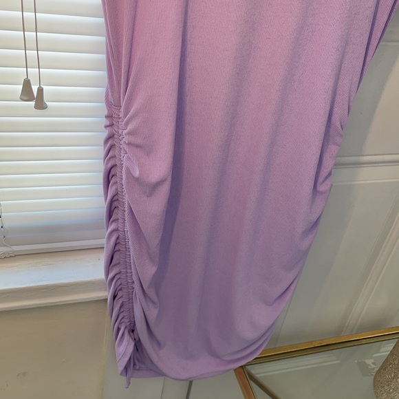 Ruffle dress - Picture 2 of 5